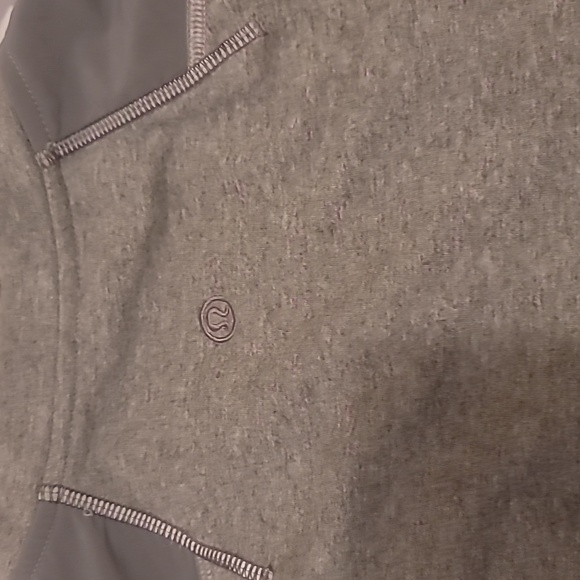 Lululemon Men's Activewear V Neck Gray Pullover Reflective Sweater Men's M - Picture 3 of 4
